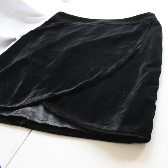 Dalia Collection | Gorgeous Black Velvet Skirt Size 8 | Excellent Condition - Picture 3 of 16